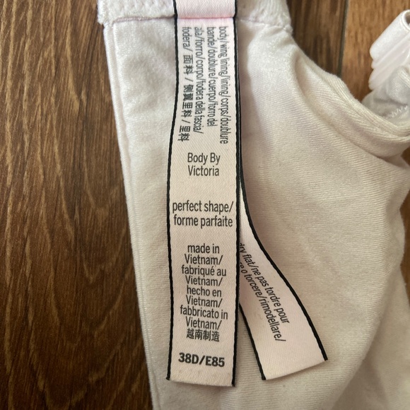 Victoria secret bras 38D. Body by Victoria - Picture 3 of 5